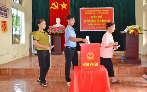 Cử tri phường Tùng Thiện tích cực tham gia bầu cử Tổ trưởng Tổ dân phố nhiệm kỳ 2025-2027