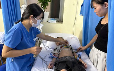 Khám chuyên sâu miễn phí cho 117 trẻ em nghi ngờ mắc bệnh tim bẩm sinh tại Hà Nội