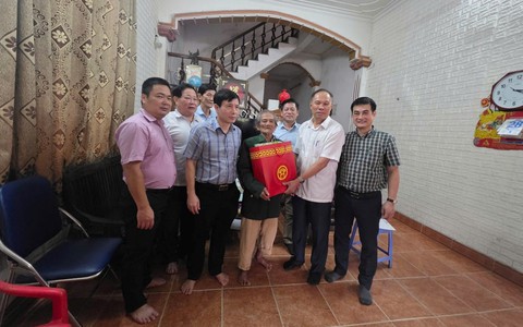 Phường Hoàng Liệt tổ chức thăm và tặng quà của Thành phố cho các đối tượng người có công tiêu biểu nhân kỷ niệm 80 năm Quốc khánh Nước Cộng hòa Xã hội Chủ nghĩa Việt Nam (02/9/1945 - 02/9/2025)