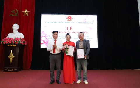 Xã Hồng Vân lần đầu trao Giấy đăng ký kết hôn cho người có quốc tịch nước ngoài