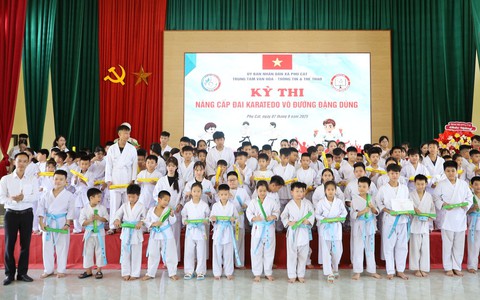 Xã Phú Cát tổ chức kỳ thi lên đai Karate cho 200 võ sinh