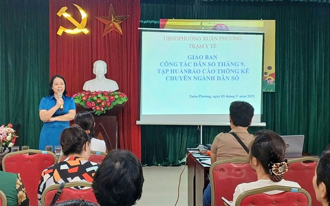 Trạm Y tế phường Xuân Phương tổ chức giao ban công tác Dân số tháng 9 triển khai nhiệm vụ trong tháng. Tập huấn nghiệp vụ báo cáo thống kê chuyên ngành Dân số cho đội ngũ Cộng tác viên phường.