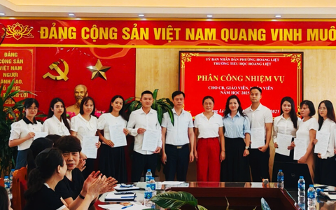 Trường Tiểu học Hoàng Liệt tổ chức hội nghị trao quyết định điều động viên chức