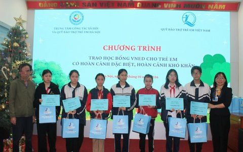 Trao học bổng của Hội VNED cho trẻ em có hoàn cảnh đặc biệt, hoàn cảnh khó khăn