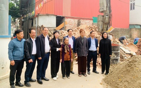 Gia đình chị Vũ Thị Hồng hiến 23 m² đất xây dựng công trình tại Điếm Ngõ Đầu, Thôn Ngọc Tảo 7, xã Hát Môn