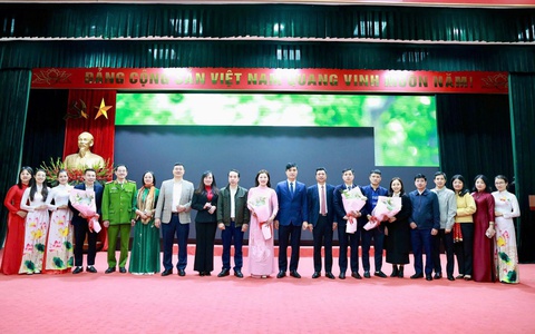 Hội nghị trao Quyết định thành lập và bổ nhiệm các chức danh lãnh đạo quản lý đối với: Trung tâm Dịch vụ Tổng hợp và Trạm Y tế xã Thiên Lộc