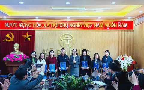 XÃ ĐA PHÚC - CÔNG BỐ VÀ TRAO QUYẾT ĐỊNH VỀ CÔNG TÁC CÁN BỘ