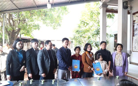 Công đoàn xã Thường Tín chung tay chăm lo gia đình đoàn viên có hoàn cảnh đặc biệt khó khăn