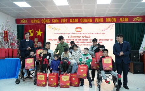 UB MTTQ thành phố Hà Nội thăm, tặn quà Tết Trung tâm chăm sóc Người khuyết tật Hà Nội