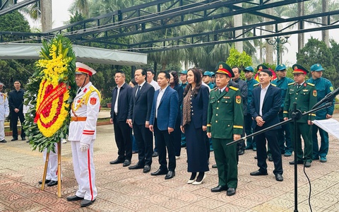 ĐẢNG ỦY – HĐND – UBND – ỦY BAN MTTQ VIỆT NAM PHƯỜNG ĐÔNG NGẠC ĐẶT VÒNG HOA, DÂNG HƯƠNG TRI ÂN CÁC ANH HÙNG LIỆT SĨ NHÂN DỊP TẾT NGUYÊN ĐÁN BÍNH NGỌ 2026