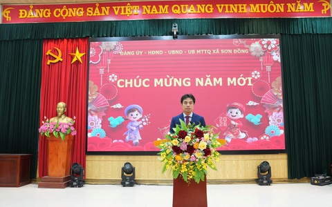 Đồng chí Chủ tịch UBND xã Phạm Gia Lộc chúc tết Nhân dân, cán bộ, đảng viên và Lực lượng vũ trang xã