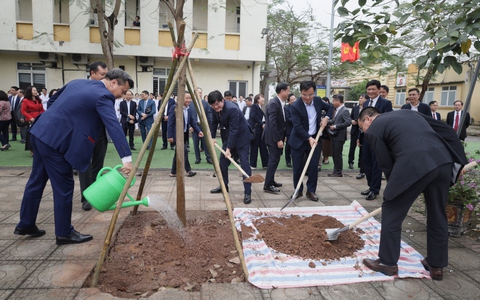 Ngành Y tế Hà Nội giao ban đầu năm Xuân Bính Ngọ 2026 và phát động Tết trồng cây 