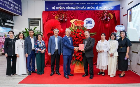 LÃNH ĐẠO PHƯỜNG NGHĨA ĐÔ THĂM, CHÚC MỪNG NGÀNH Y TẾ NHÂN NGÀY THẦY THUỐC VIỆT NAM 27/02