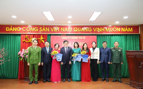 Phường Yên Sở tổ chức hội nghị công bố các Quyết định về công tác cán bộ