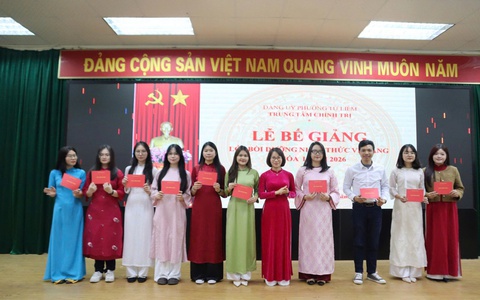 Trung tâm Chính trị phường Từ Liêm bế giảng lớp bồi dưỡng nhận thức về Đảng đợt 1 năm 2026