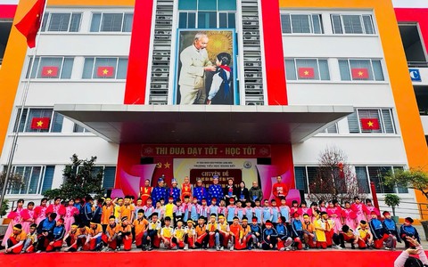 Trường Tiểu học Đoàn Kết lan tỏa giá trị kéo co ngồi truyền thống