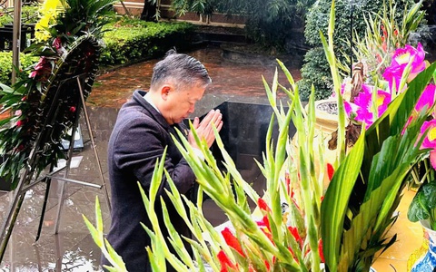 Lãnh đạo xã Nội Bài dâng hương tại Nghĩa trang Liệt sỹ nhân dịp Tết Nguyên đán Bính Ngọ 2026