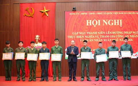 Chuyên Mỹ: gặp mặt thanh niên trước ngày lên đường nhập ngũ