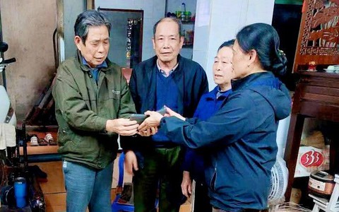 Nhặt được của rơi, người cựu chiến binh lặng lẽ trao trả hơn 400 triệu đồng