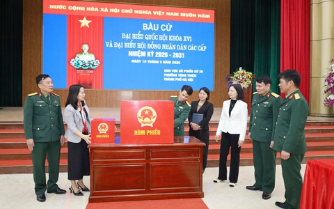 Phường Tùng Thiện kiểm tra công tác chuẩn bị bầu cử tại các đơn vị quân đội trên địa bàn