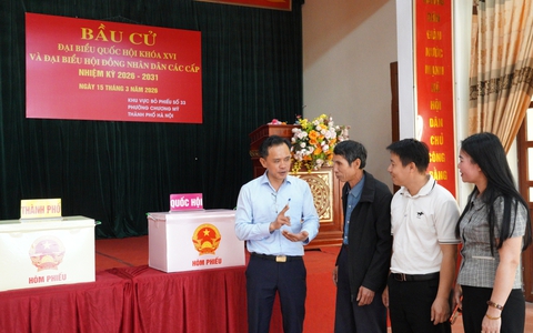 Đồng chí Bí thư Đảng ủy phường Chương Mỹ - Phí Minh Hải kiểm tra, động viên công tác chuẩn bị bầu cử trên địa bàn phường