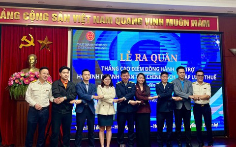 Ra quân phát động chương trình “Tháng cao điểm đồng hành, hỗ trợ hộ, cá nhân kinh doanh” 