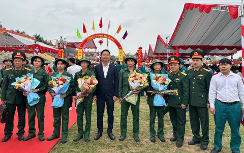 Thanh niên Minh Châu hăng hái lên đường nhập ngũ năm 2026.