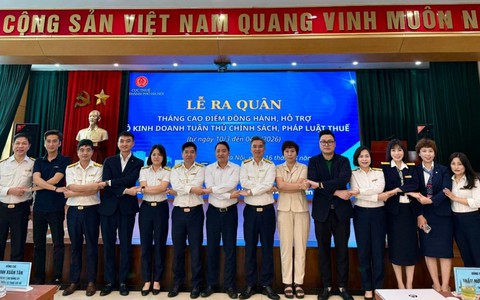 Thuế cơ sở 11 TP Hà Nội hưởng ứng Lễ ra quân “Tháng cao điểm đồng hành, hỗ trợ hộ kinh doanh, cá nhân kinh doanh tuân thủ pháp luật Thuế” trên địa bàn 4 phường Bồ Đề, Long Biên, Phúc Lợi, Việt Hưng