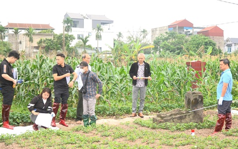 Xã Thanh Oai ra quân kiểm đếm hơn 110 ngôi mộ tại thôn Kim Lâm