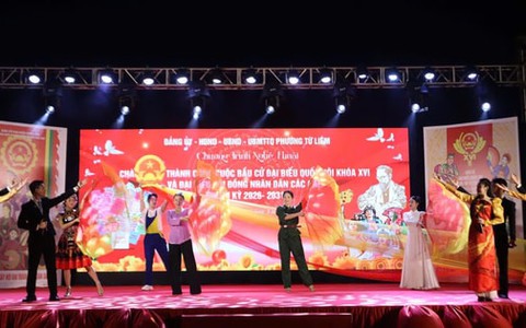 Niềm vui lan toả trong đêm nghệ thuật chào mừng thành công ngày bầu cử tại phường Từ Liêm