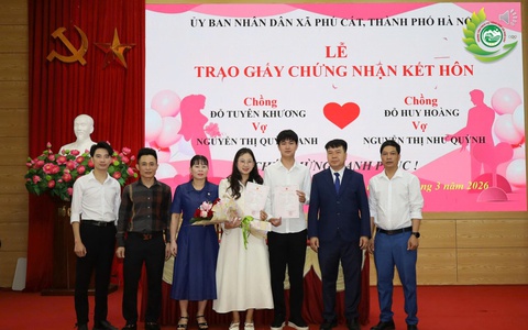 PHÚ CÁT TỔ CHỨC TRAO GIẤY CHỨNG NHẬN KẾT HÔN, LAN TỎA MÔ HÌNH CHÍNH QUYỀN THÂN THIỆN