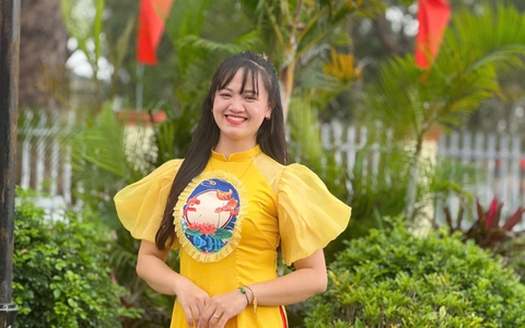 CÔ GIÁO PHẠM ANH TOÀN – BÍ THƯ CHI ĐOÀN NHIỆT HUYẾT CỦA TRƯỜNG MẦM NON HỒNG DƯƠNG