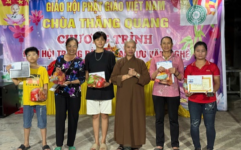 Ngọn lửa thiện lành từ mái chùa quê