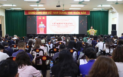 Trung tâm Chính trị phường Từ Liêm khai giảng lớp bồi dưỡng nhận thức về Đảng đợt 2 năm 2026 cho quần chúng ưu tú