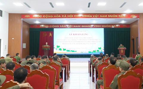 CÔNG AN XÃ THƯ LÂM TỔ CHỨC LỄ KHAI GIẢNG LỚP TẬP HUẤN KỸ NĂNG BẢO ĐẢM TTATGT ĐỐI VỚI LỰC LƯỢNG THAM GIA BẢO VỆ AN NINH, TRẬT TỰ Ở CƠ SỞ