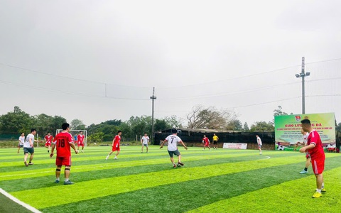 Giao lưu bóng đá chào mừng 95 năm Ngày thành lập Đoàn TNCS Hồ Chí Minh tại xã Phúc Lộc