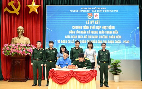 Đoàn cơ sở Báo Quân đội nhân dân tổ chức kết nghĩa với Đoàn phường Hoàn Kiếm