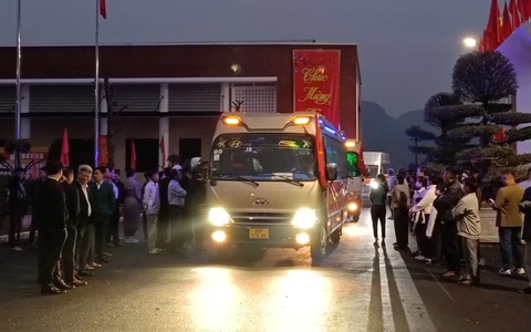 51 thanh niên Hồng Sơn lên đường nhập ngũ