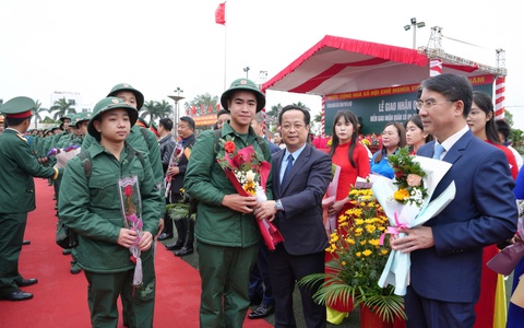 Rộn ràng Ngày hội tòng quân 2026 tại điểm giao quân Thanh Oai – Tự hào 64 tân binh Hòa Xá hang hái lên đường