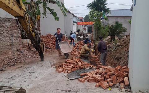 Nhân dân thôn 8 hiến hàng trăm m2 đất thổ cư để mở rộng đường giao thông nông thôn