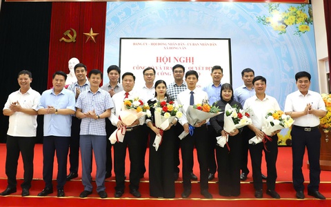 Xã Hồng Vân hội nghị công bố và trao quyết định về công tác cán bộ