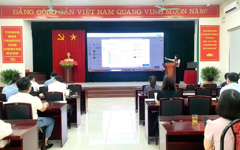 Gần 100 cán bộ, công chức, viên chức phường Phú Lương tổ chức tập huấn triển khai hệ thống không gian làm việc số HanoiWork