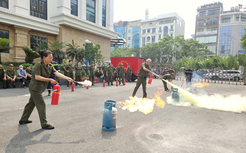 Cầu Giấy: Nâng cao nghiệp vụ phòng cháy cho lực lượng an ninh trật tự cơ sở