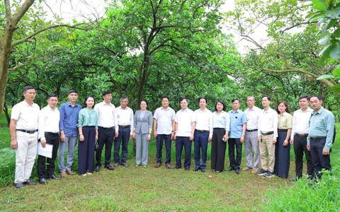 Chủ tịch Hội Nông dân thành phố Hà Nội Phạm Hải Hoa về làm việc với Hội Nông dân xã Phú Nghĩa