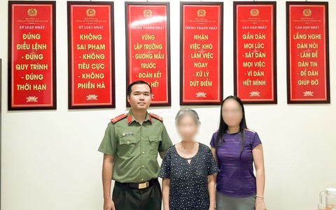 Công an phường Hoàn Kiếm kịp thời hỗ trợ cụ bà lạc đường trở về với gia đình