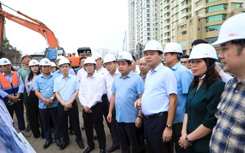 ĐỒNG CHÍ BÍ THƯ THÀNH ỦY HÀ NỘI KIỂM TRA THỰC ĐỊA DỰ ÁN ĐƯỜNG VÀNH ĐAI 2.5 QUA ĐỊA BÀN PHƯỜNG CẦU GIẤY