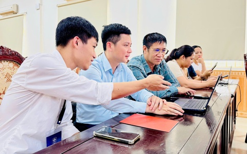 Xã Nam Phù tập huấn sử dụng không gian làm việc số “HanoiWork” cho cán bộ, công chức, viên chức