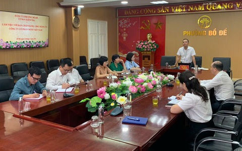 Đại diện Đảng uỷ phường Bồ Đề làm việc với Đảng uỷ Công ty Cổ phần Muối Việt Nam về công tác xây dựng Đảng