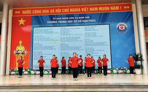 Đọc sách thời 4.0: Khi công nghệ đồng hành cùng tri thức tại Trường THCS Vạn Phúc