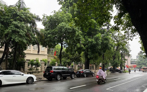 Ngày 24/4/2026, Hà Nội nhiều mây, ngày có lúc có mưa, đêm tạnh ráo; trời mát